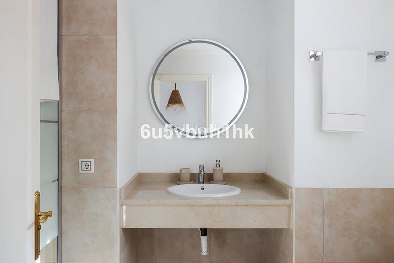 Foto e2130ddd-59ff-4319-b785-852466752f38. Casa villa independiente en venta en la nueva milla de oro en Estepona