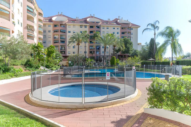Foto 8abca02c-0d3e-44af-97f9-379598cf24fa. Apartamento  en planta media en venta en Marbella