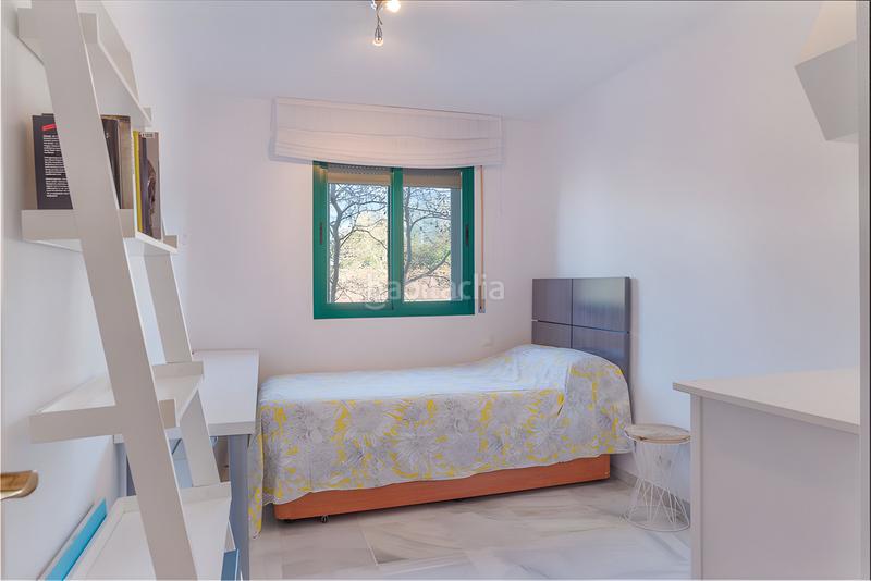 Foto f313a5da-60a2-4d7d-b741-f285029cceee. Apartamento  en planta media en venta en Marbella