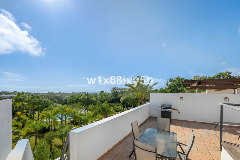 Foto 0634ebca-122e-409d-8ccd-cdfb29dd37bd. Ático  en venta en Centro Estepona