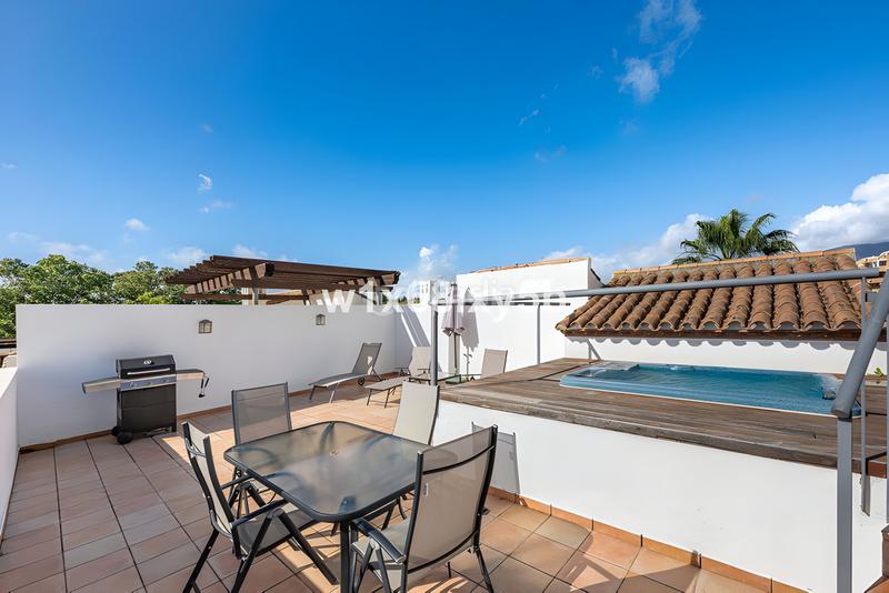 Foto b415ac35-c3d6-4950-9931-99d4c9076899. Ático  en venta en Centro Estepona