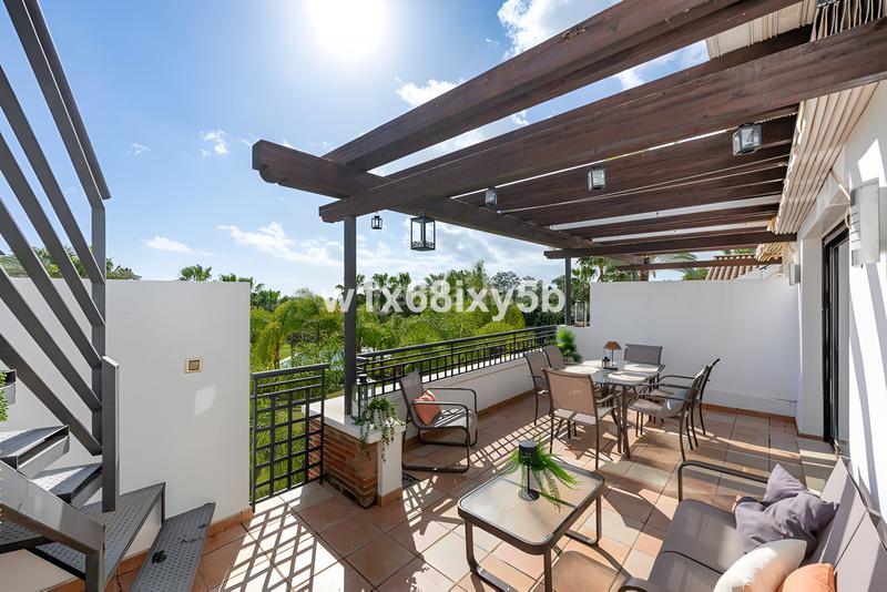 Foto b6e399c9-5e6a-4f4f-8e69-843d25d531e8. Ático  en venta en Centro Estepona