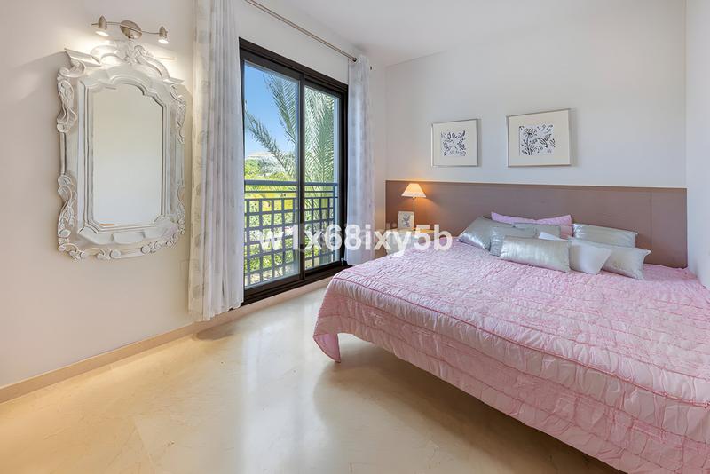 Foto be6287b2-8a64-40ac-ac4d-fe7491835cb5. Ático  en venta en Centro Estepona