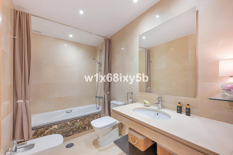 Foto e3dafe41-c472-40ba-9242-bd6edd9557a2. Ático  en venta en Centro Estepona