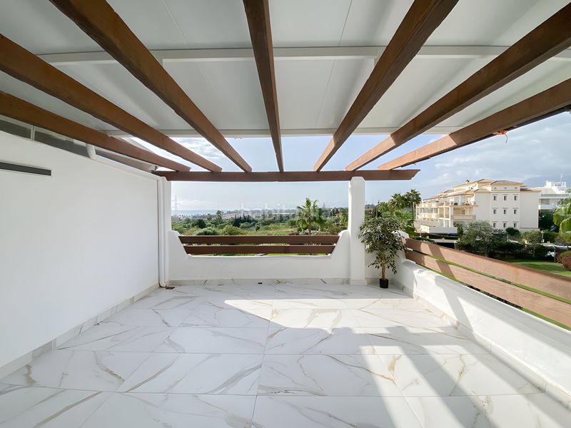 Foto 47be0259-dfa7-4780-a5f7-65f559194ead. Àtic amb aparcament piscina a La Concha - Resina Golf Estepona