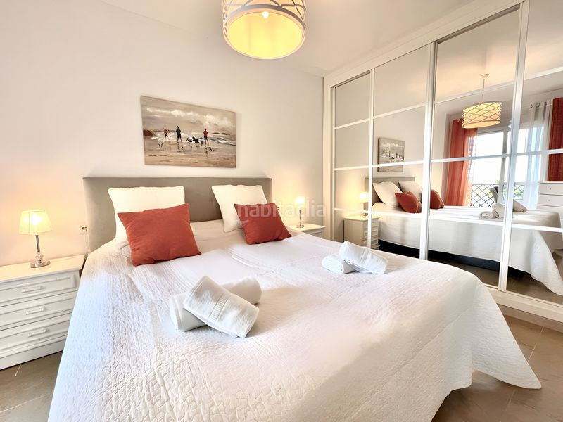 Foto ffe9bae0-af15-4703-ad54-7a582a408cea. Apartament amb aparcament piscina a Centro Estepona