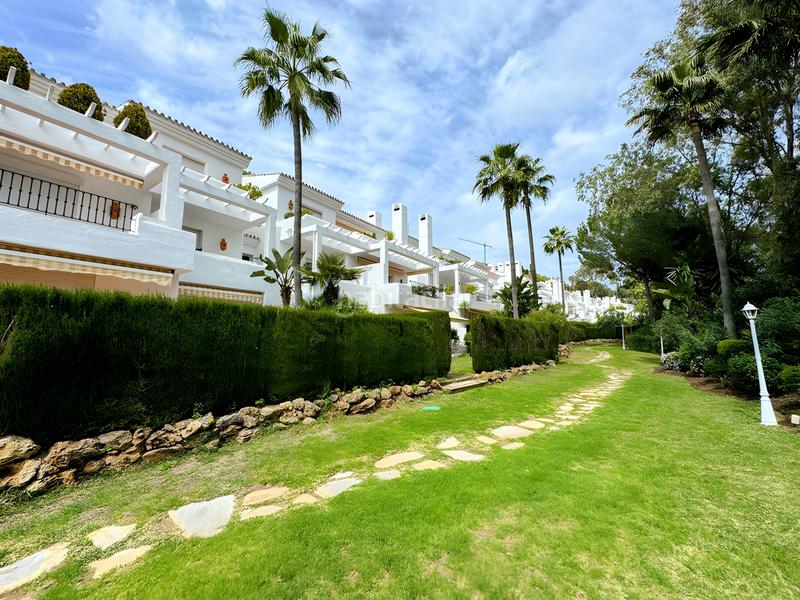 Foto c85d39b5-0243-4a6c-a0d3-ba48a0220593. Attique avec parking piscine dans La Quinta Benahavís