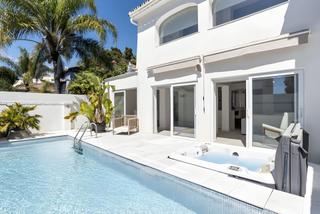 Semi detached house en Costabella. Adosado en venta en costabella