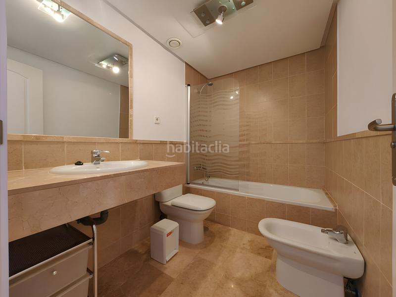 Foto 71e298c7-f7ad-4628-beaa-dbce57a3a47a. Dachwohnung mit parking pool in Centro Estepona