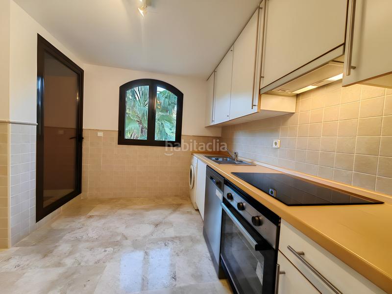 Foto a9c7481a-7cbc-445a-806e-e2fe05563f8d. Dachwohnung mit parking pool in Centro Estepona