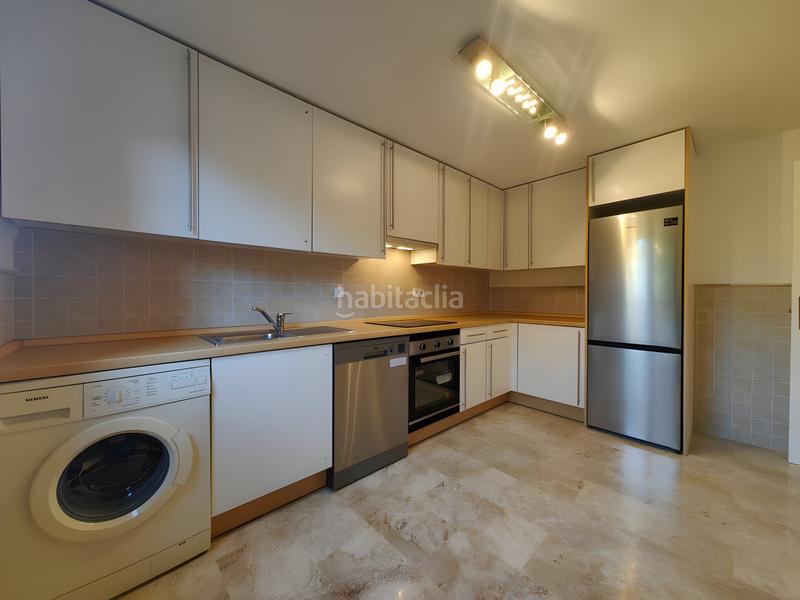 Foto e3d748db-632d-45b0-8dd6-6cd42670777a. Dachwohnung mit parking pool in Centro Estepona