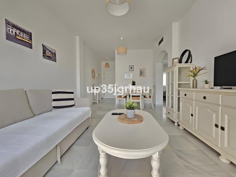 Foto 00bc8c2b-3d42-4324-a7de-08a8d34d55a5. Apartamento  en planta media en venta en Estepona