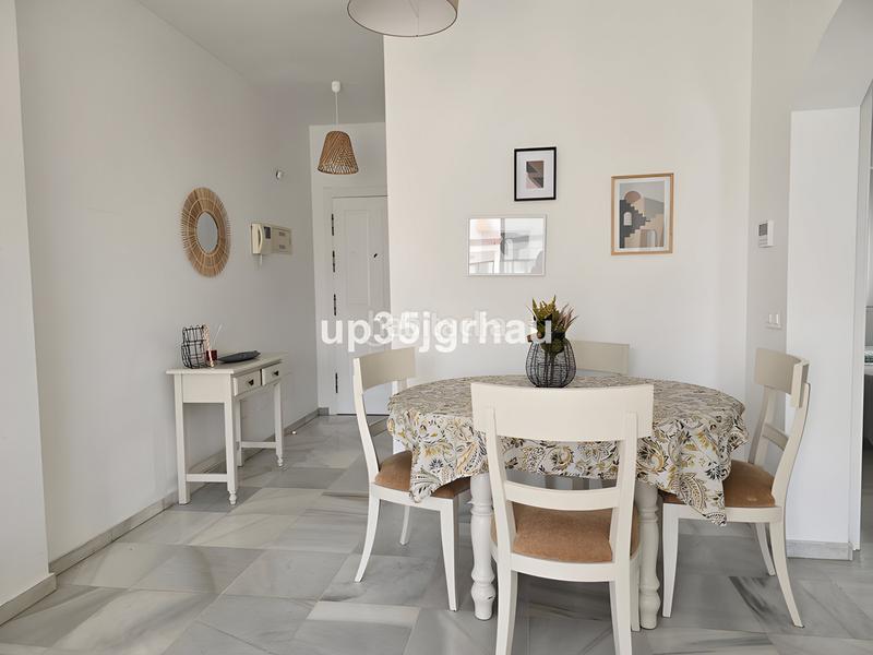 Foto 2c1598f0-e64d-41bf-8aea-9fd80b9f7e23. Apartamento  en planta media en venta en Estepona