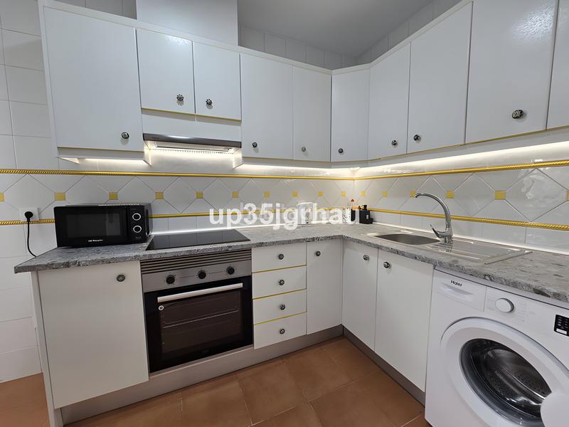 Foto 40f9dd11-c584-491f-8372-2101e08b2154. Apartamento  en planta media en venta en Estepona