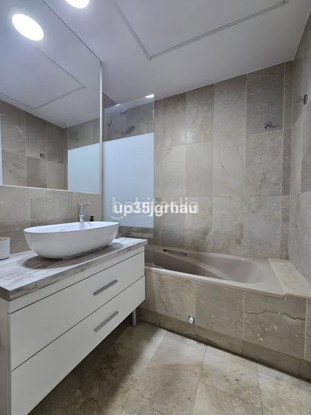 Foto 6bc5ef7a-d1d5-40c2-8415-861a6946fd18. Apartamento  en planta media en venta en Estepona