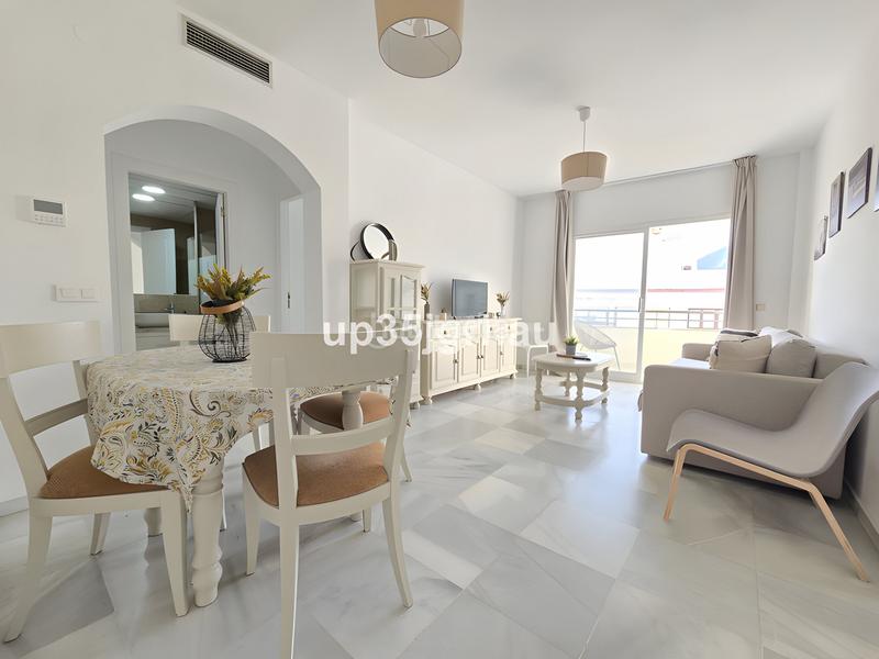 Foto 83472520-3846-4f99-b276-9d8154a658cd. Apartamento  en planta media en venta en Estepona