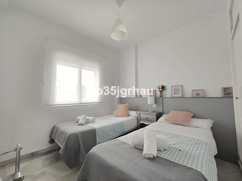 Foto 9692932f-7adc-4b04-8ca4-880bc2cd657e. Apartamento  en planta media en venta en Estepona