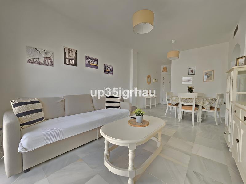 Foto b235d4aa-d985-4ed2-ae70-649380ace38c. Apartamento  en planta media en venta en Estepona