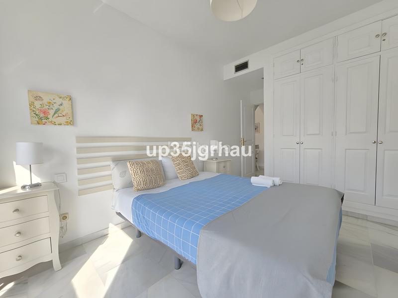 Foto c07f1537-10d4-4947-9a97-953f7a480652. Apartamento  en planta media en venta en Estepona