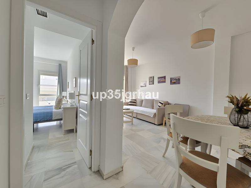 Foto cb11230d-8533-431a-9960-71d6f673a1e8. Apartamento  en planta media en venta en Estepona