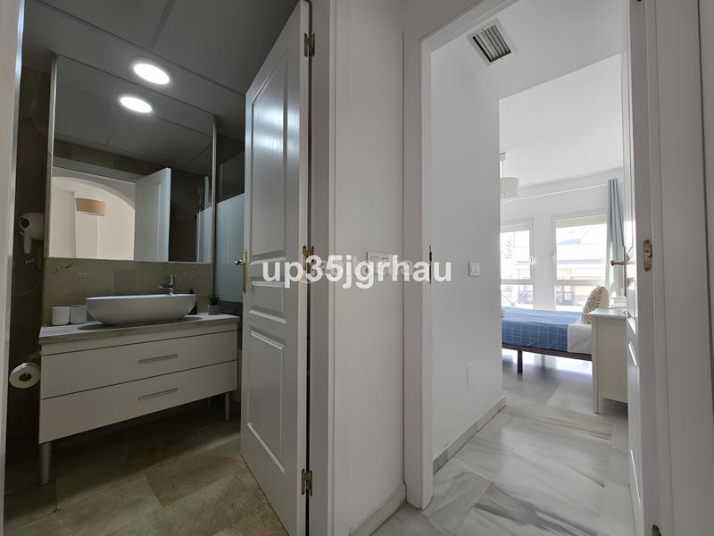 Foto cbb5831c-689b-4797-842c-1db0483a0424. Apartamento  en planta media en venta en Estepona