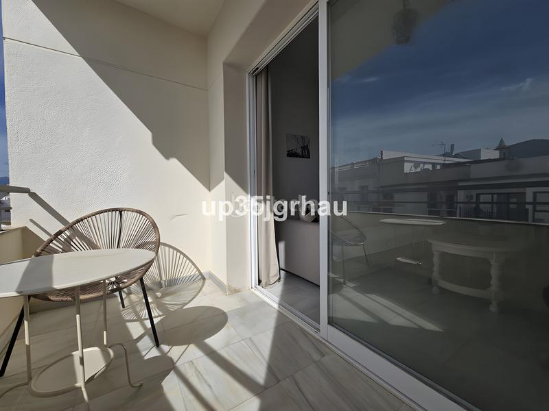 Foto d5952588-4b1c-499a-b23f-18dd1636ecf9. Apartamento  en planta media en venta en Estepona