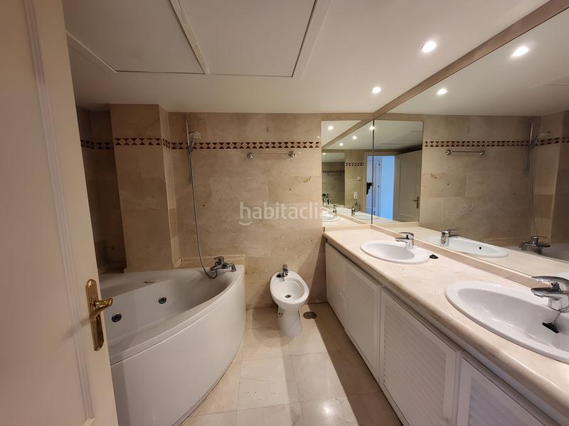Foto ee140563-dcf9-4b7c-8434-6c725d9bed7e. Appartement mit parking pool in Nueva Andalucía Almería