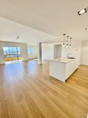 Apartament a San Pedro de Alcántara Pueblo. Apartamento en planta media en venta en san pedro de alcántara