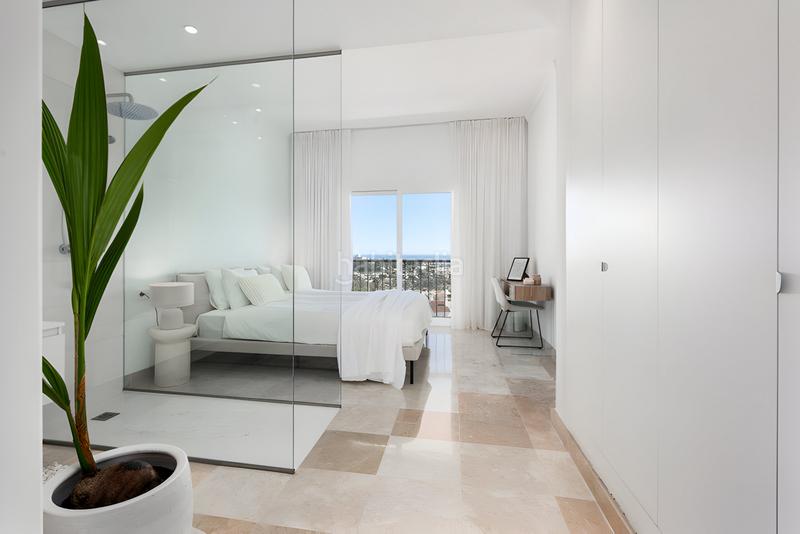 Foto 65d99ca8-d3ba-49a3-a99a-8fa88a1d1a57. Àtic amb aparcament piscina a Benahavís pueblo Benahavís