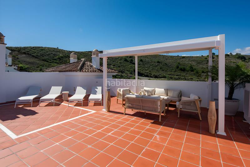 Foto c87ace6e-052f-4344-9a1b-243bc5b9dd3d. Àtic amb aparcament piscina a Benahavís pueblo Benahavís