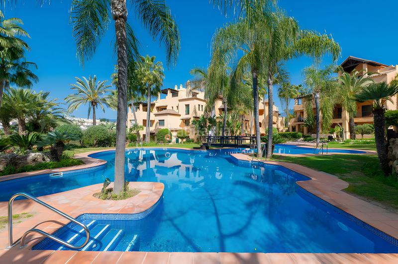 Foto 94782a80-cdf9-49d0-a40c-27d902e21134. Ático  dúplex en venta en Centro Estepona