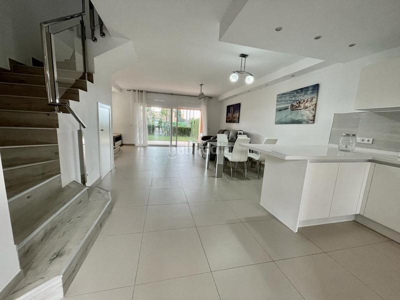 Foto 23786081-4802-4112-aa4b-b77dde8613ba. Reihenhaus mit parking pool in Benahavís pueblo Benahavís