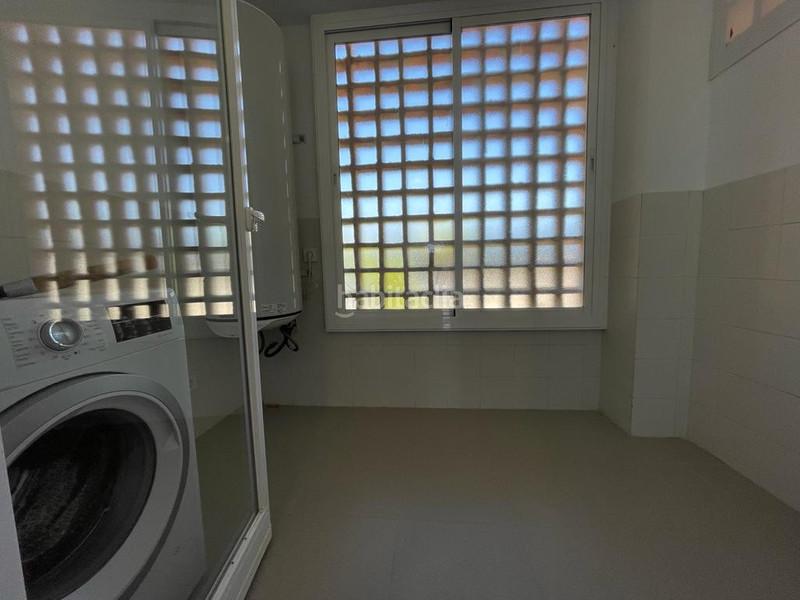 Foto b934dc4c-a314-4d9e-a43d-6ccbdccf505c. Reihenhaus mit parking pool in Benahavís pueblo Benahavís