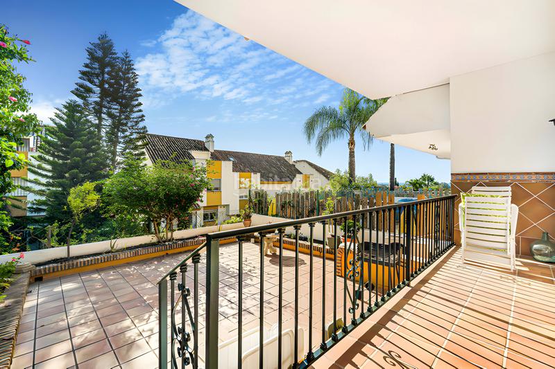 Foto 0be46371-aaee-4bdb-b716-2791061c25ac. Casa adossada amb aparcament piscina a Centro Estepona