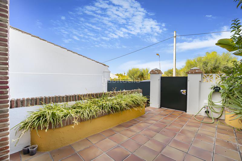 Foto 220b9640-c1a2-459a-a2d5-f0ce8b3b2137. Casa adossada amb aparcament piscina a Centro Estepona