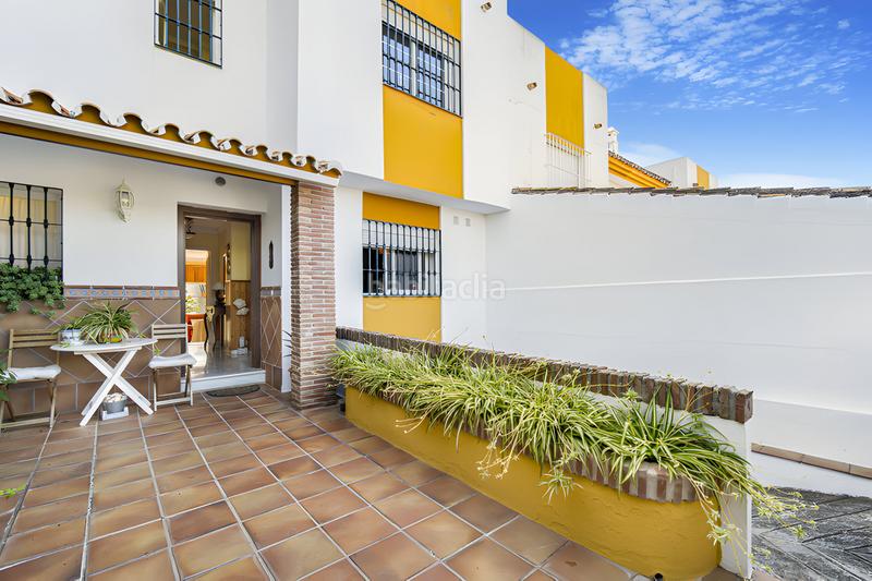 Foto 4d09765f-3ae7-4add-894a-d50be215ee65. Casa adossada amb aparcament piscina a Centro Estepona