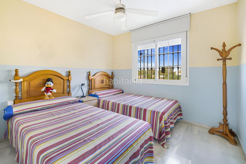 Foto 5604ab46-1744-46fc-82c1-3a77cf26259c. Casa adossada amb aparcament piscina a Centro Estepona