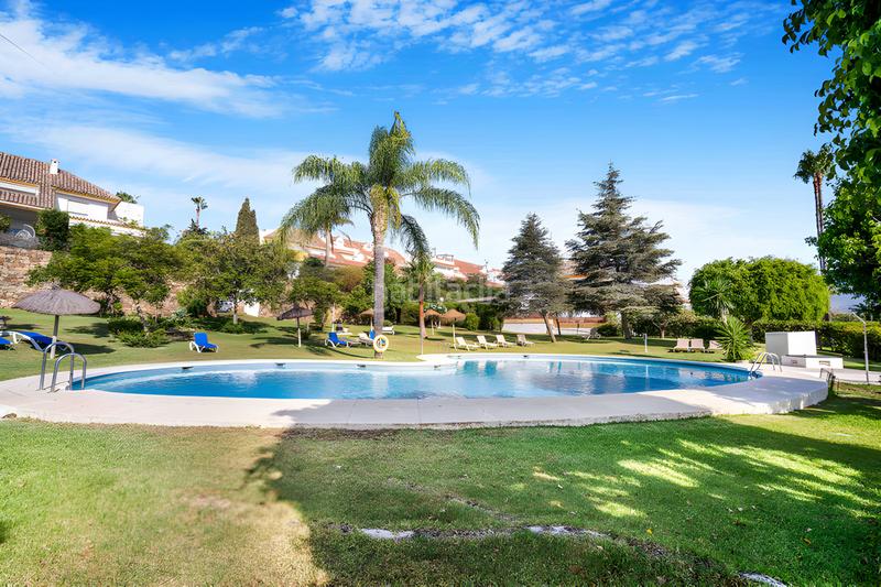 Foto 7543ba2d-4b8e-4e85-b626-8790630a4d25. Casa adossada amb aparcament piscina a Centro Estepona