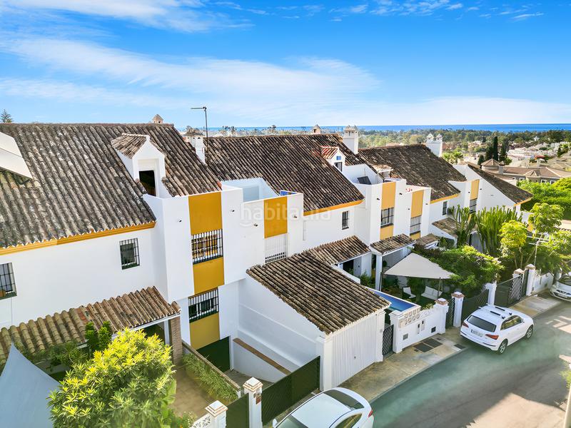 Foto 80f4ad05-ab3b-4971-9031-27df497b55d0. Casa adossada amb aparcament piscina a Centro Estepona