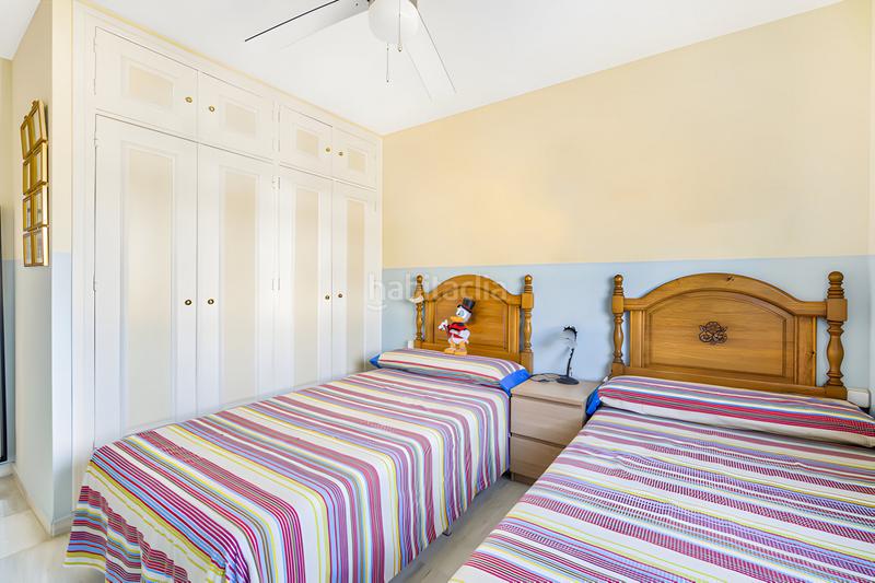 Foto 82500482-a90d-46f5-913c-4307ba31b424. Casa adossada amb aparcament piscina a Centro Estepona