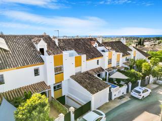 Casa adosada en Centro. Casa adosada en venta en estepona
