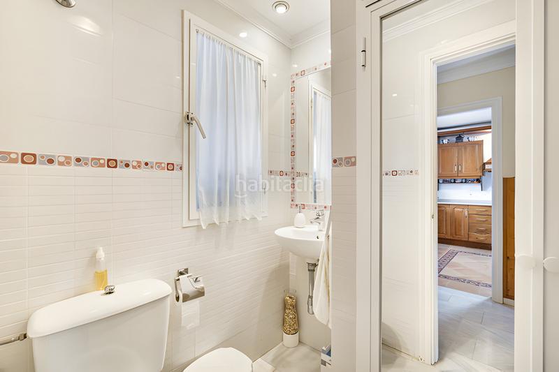 Foto e6b0429c-3511-45ff-a982-712d59a4b051. Casa adossada amb aparcament piscina a Centro Estepona