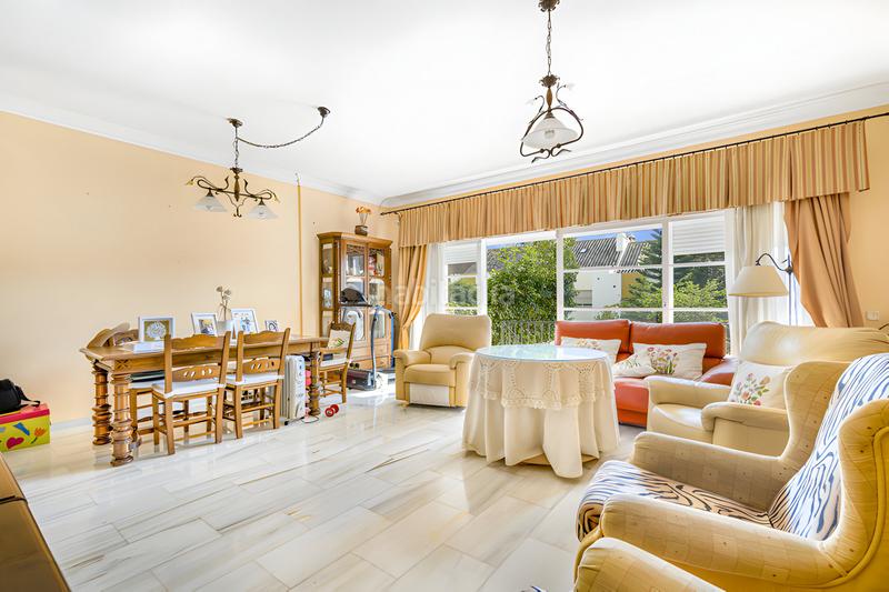 Foto e924f175-82a0-4323-a45a-a2f572e8527b. Casa adossada amb aparcament piscina a Centro Estepona