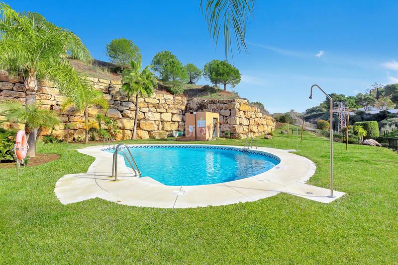 Foto d052a0ee-3164-46e1-bc68-36b28f417fbe. Apartamento  en planta baja en venta en Elviria en Marbella