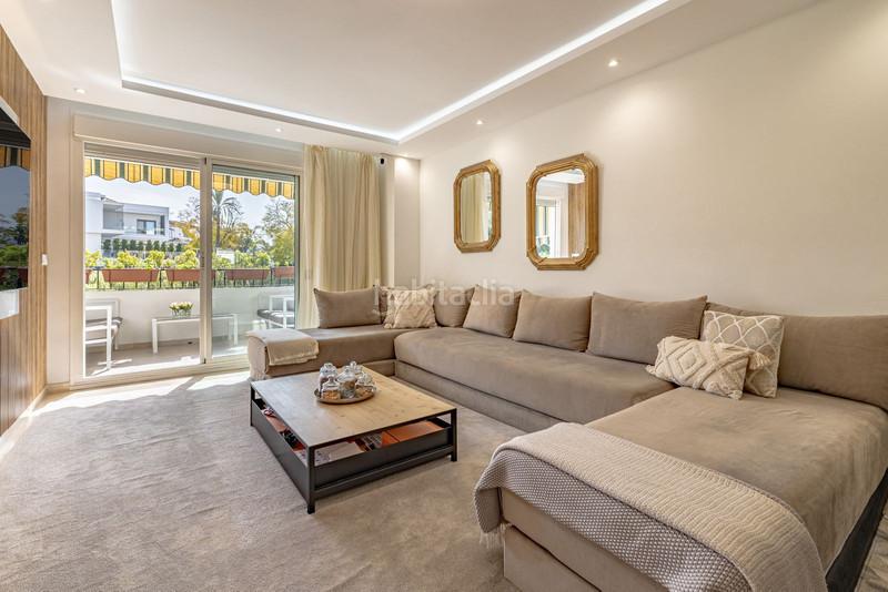 Foto d59d7056-51a6-43fc-8176-40aeb1cff4e1. Apartamento  en planta media en venta en Guadalmina Alta en Marbella