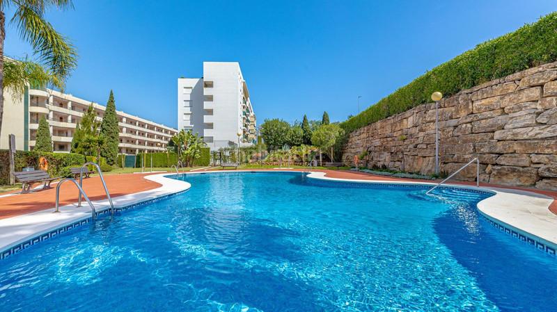 Foto e06aee00-3826-4e8d-9932-3c315511b236. Apartamento  en planta media en venta en Guadalmina Alta en Marbella