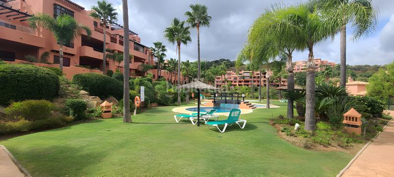 Foto f12618b5-8f0d-4fae-b928-447a9d4e6d7a. Planta baja apartamento en planta baja en venta en Elviria en Marbella