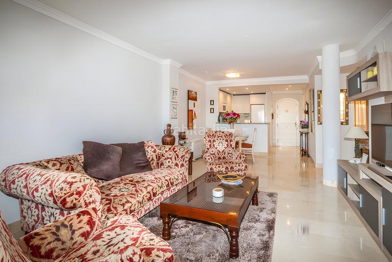 Foto 088e298b-2e6d-40b4-9d12-76439810f582. Appartement mit parking pool in Elviria Marbella