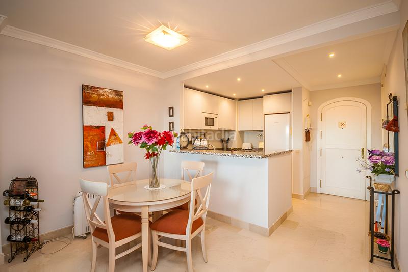 Foto f5f0ead4-af84-4598-ab4e-ddae70348989. Appartement mit parking pool in Elviria Marbella