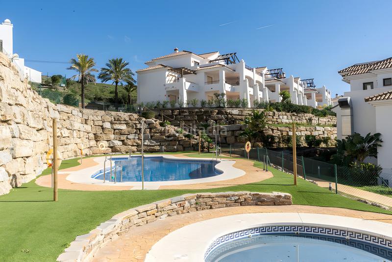 Foto c913a861-0dc3-4429-98db-f1b532da64b8. Rez-de-chaussée avec parking piscine dans Casares pueblo Casares